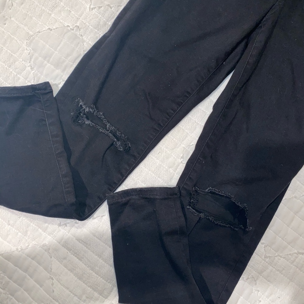 Worn once! Super comfortable for all day wear!